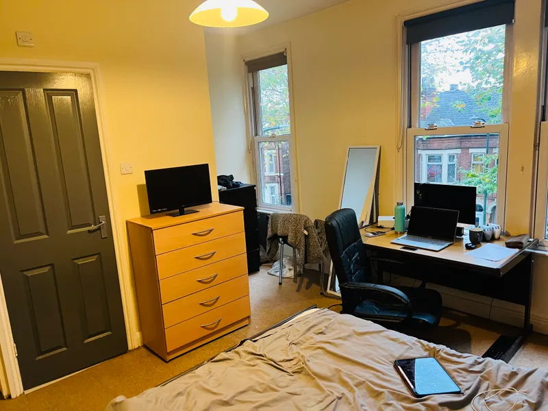 128 Radford Boulevard - 4 Bedroom 3 Bathroom Student House - Thumbnail 10